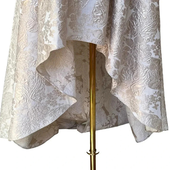 Cache Cream Brocade High-Low Ballgown with Beaded Embellishments Size 0 - Picture 3 of 16